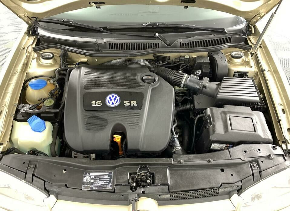 Volkswagen Golf 1.6 AT (101 л.с.)