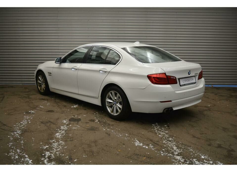 BMW 5 серии 520i 2.0 AT (184 л.с.)