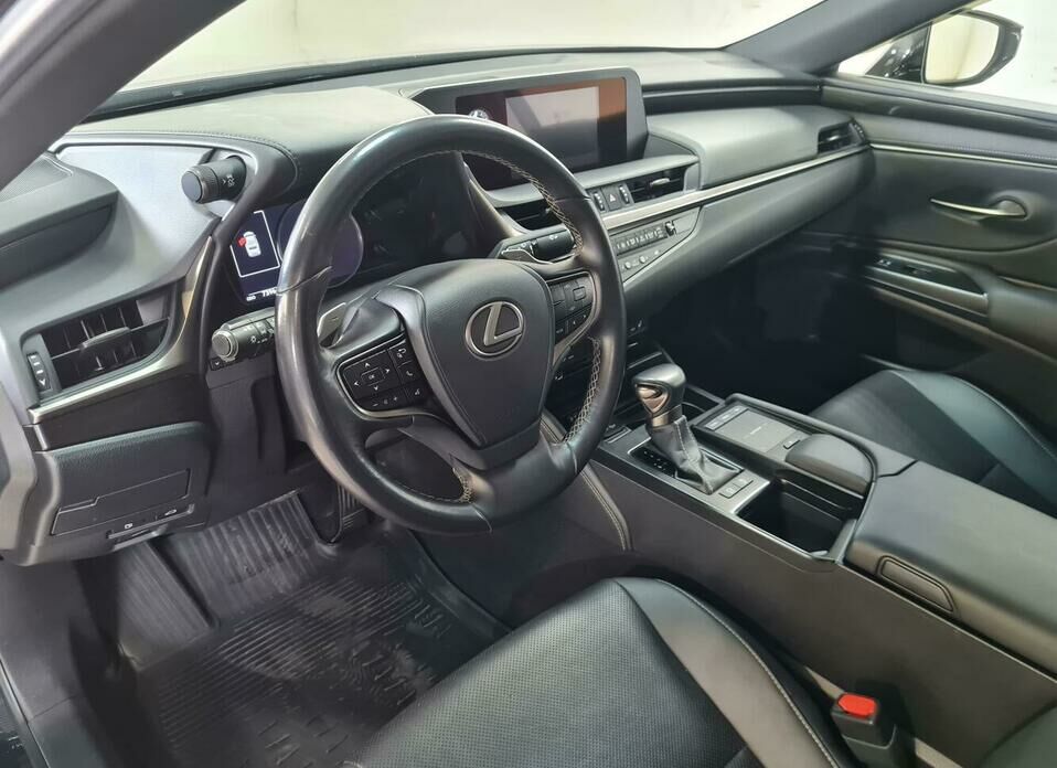 Lexus ES 250 2.5 AT (200 л.с.)