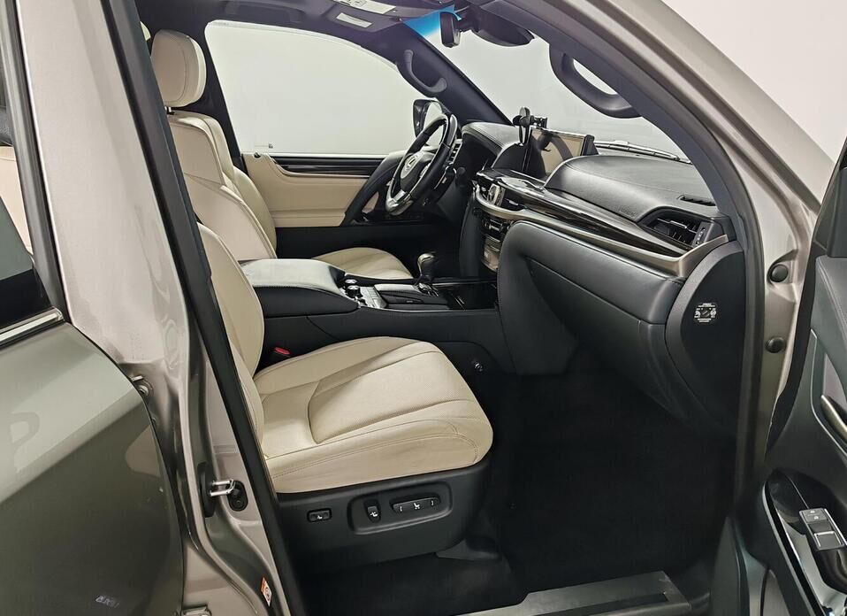 Lexus LX, III Рестайлинг 2 570 5.7 AT (367 л.с.) 4WD