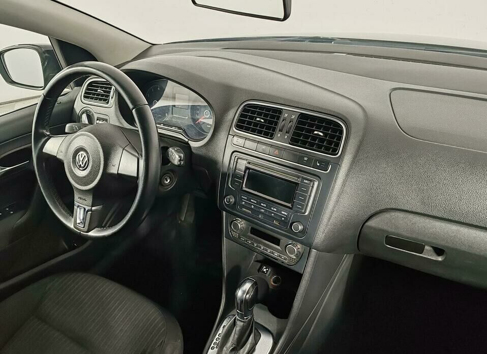 Volkswagen Polo 1.6 AT (105 л.с.)