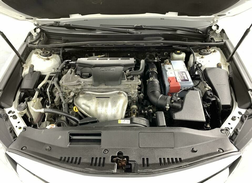 Toyota Camry 2.5 AT (181 л.с.)