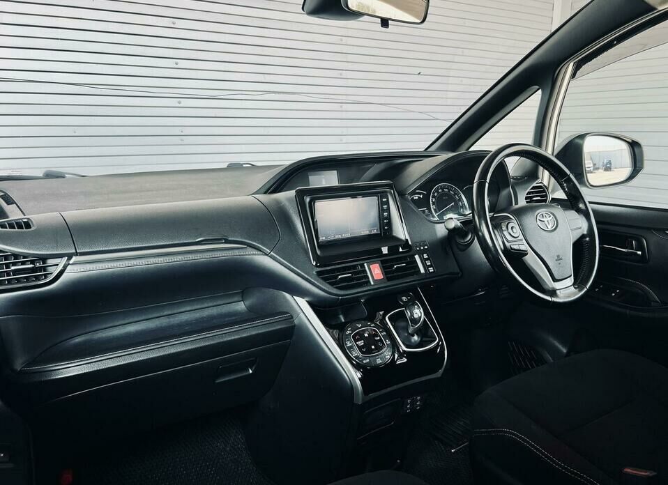 Toyota Esquire 1.8hyb CVT (99 л.с.)
