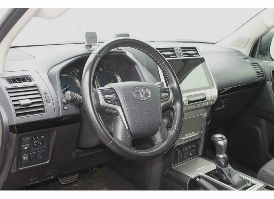 Toyota Land Cruiser Prado 2.8d AT (200 л.с.) 4WD
