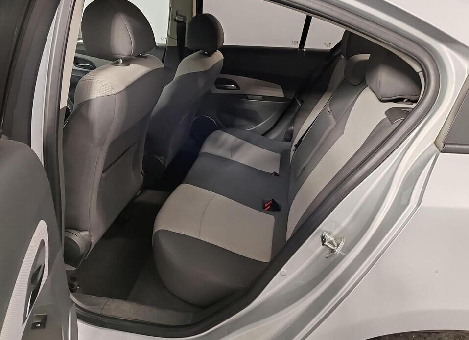 Chevrolet Cruze 1.6 AT (109 л.с.)