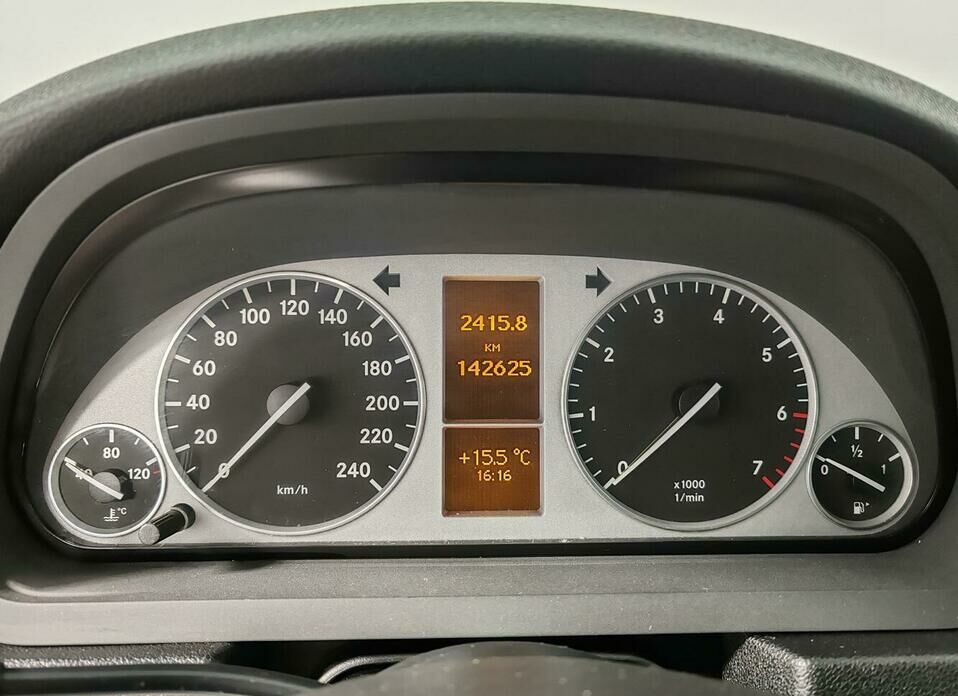 Mercedes-Benz B-Класс 200 2.0 CVT (136 л.с.)