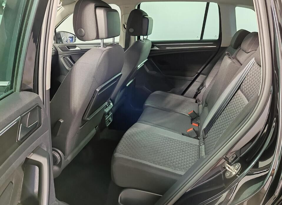 Volkswagen Tiguan 2.0 AMT (180 л.с.) 4WD