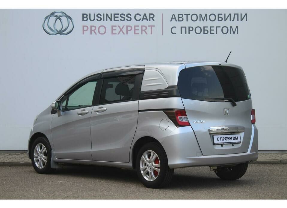 Honda Freed Spike 1.5 CVT (118 л.с.)