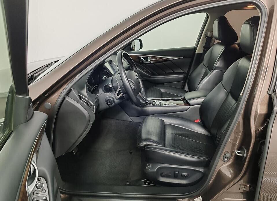 Infiniti Q50 2.0 AT (211 л.с.)