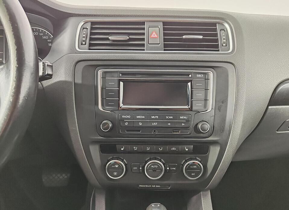 Volkswagen Jetta 1.6 AT (105 л.с.)