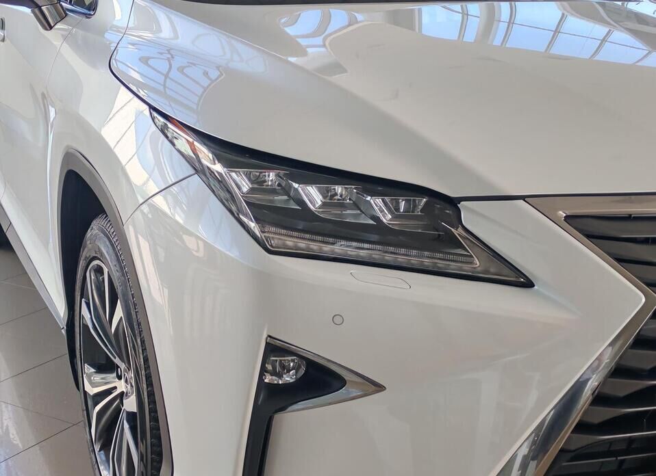 Lexus RX, IV 300 2.0 AT (238 л.с.) 4WD