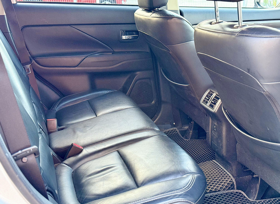 Mitsubishi Outlander, III Рестайлинг 3 2.4 CVT (167 л.с.) 4WD