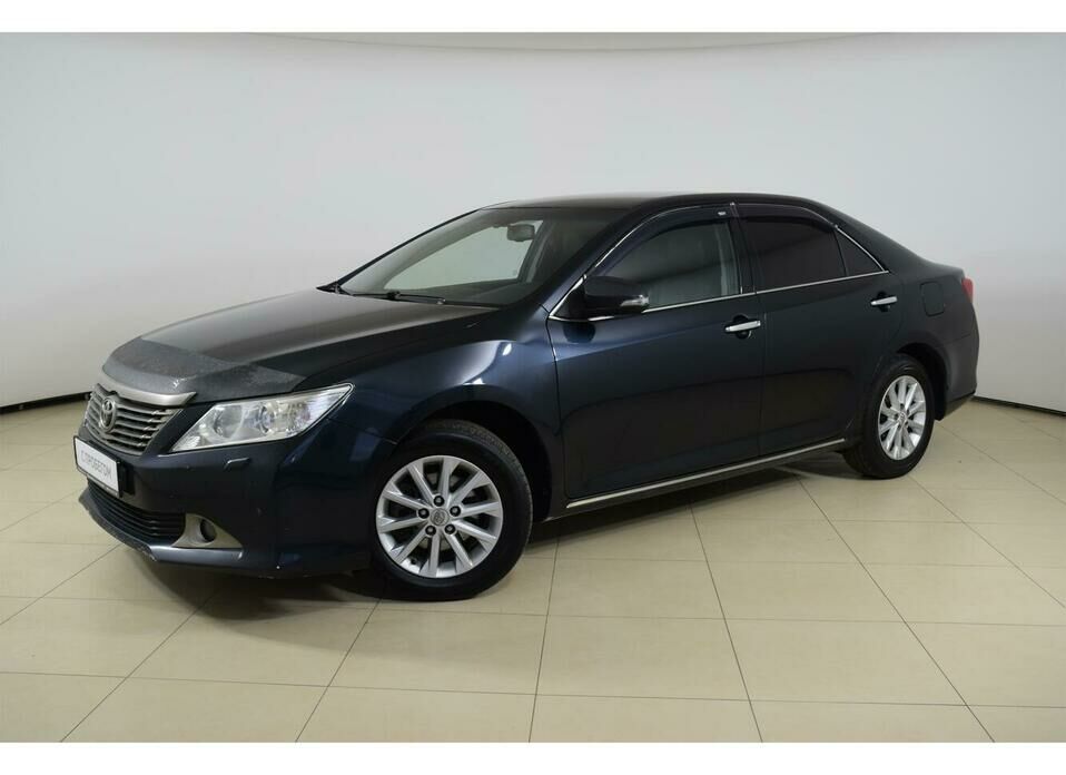 Toyota Camry 2.5 AT (181 л.с.)