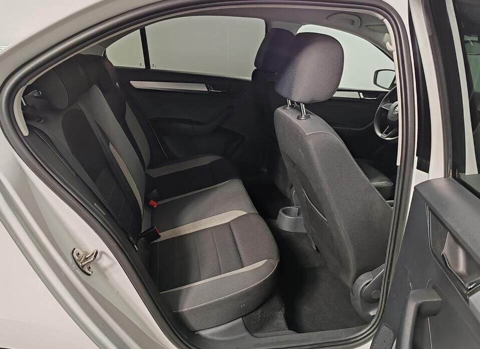 Skoda Rapid, I Рестайлинг 1.6 AT (110 л.с.)