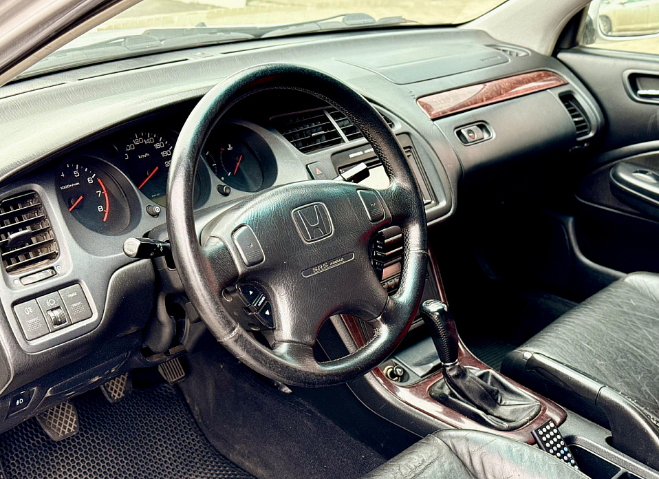 Honda Accord, VI 2.0 MT (147 л.с.)