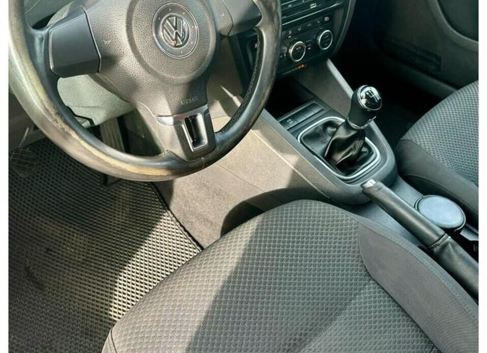 Volkswagen Jetta, VI 1.4 MT (122 л.с.)