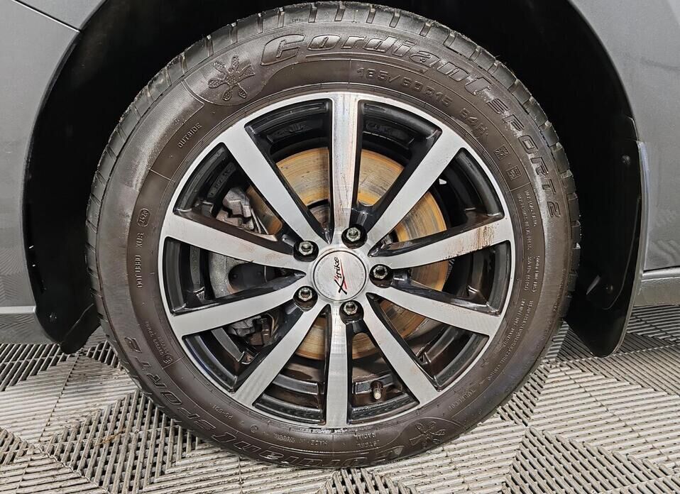 Volkswagen Polo 1.6 MT (110 л.с.)