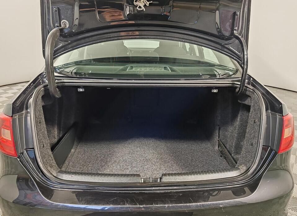 Volkswagen Jetta, VI 1.4 AMT (122 л.с.)