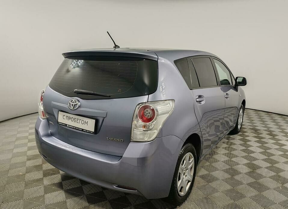Toyota Verso 1.8 CVT (147 л.с.)