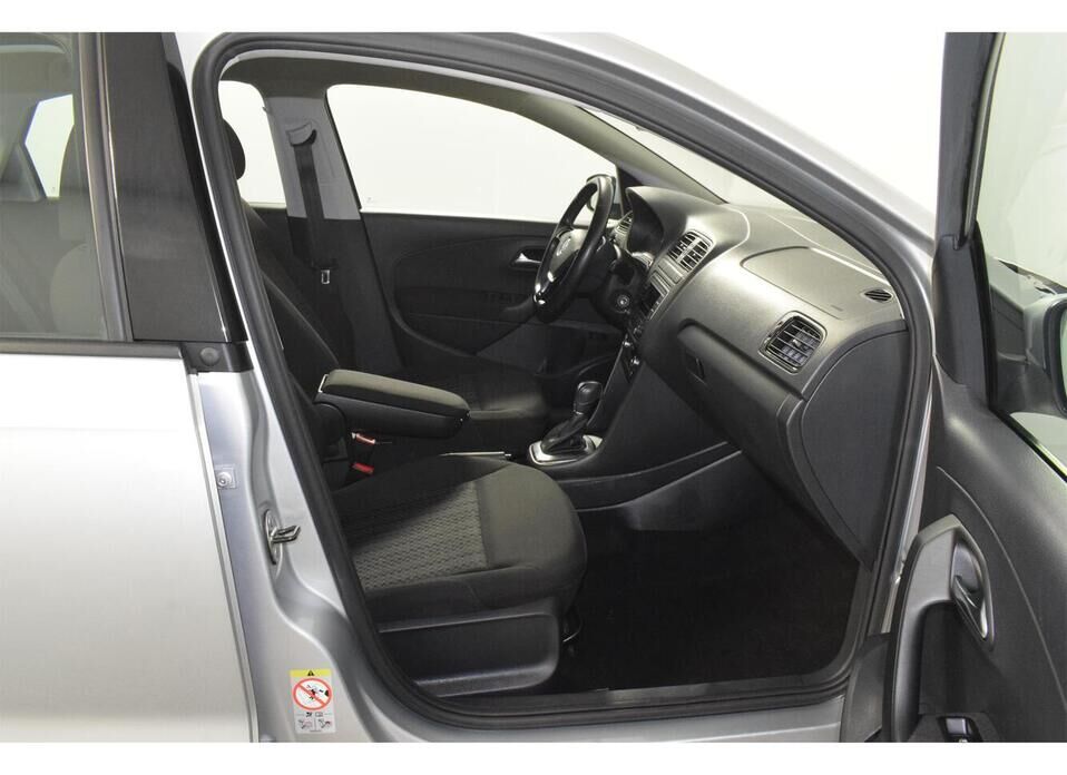 Volkswagen Polo, V Рестайлинг 1.6 AT (110 л.с.)