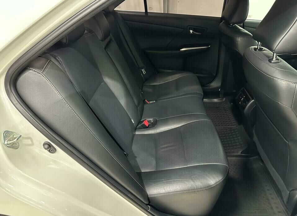 Toyota Camry 2.5 AT (181 л.с.)