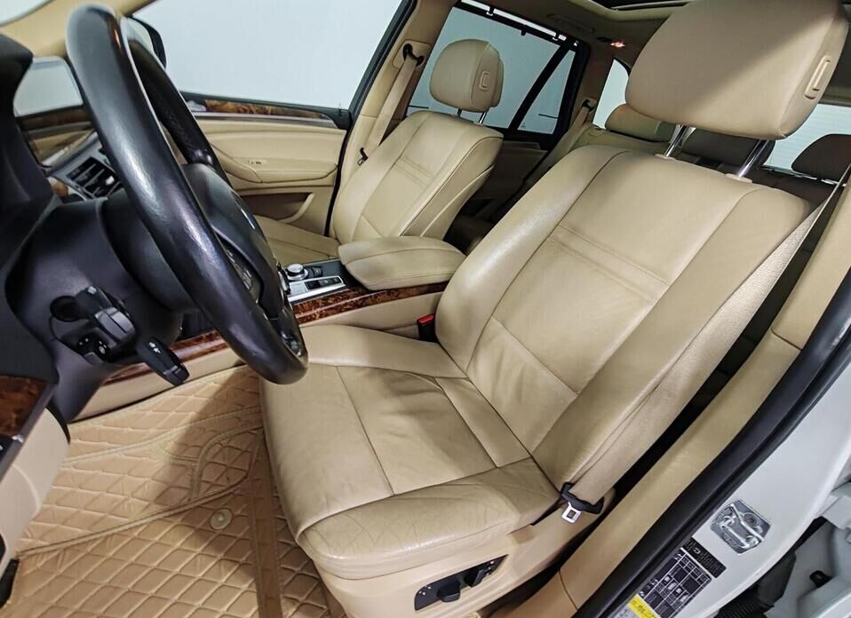 BMW X5, II (E70) 30i 3.0 AT (272 л.с.) 4WD