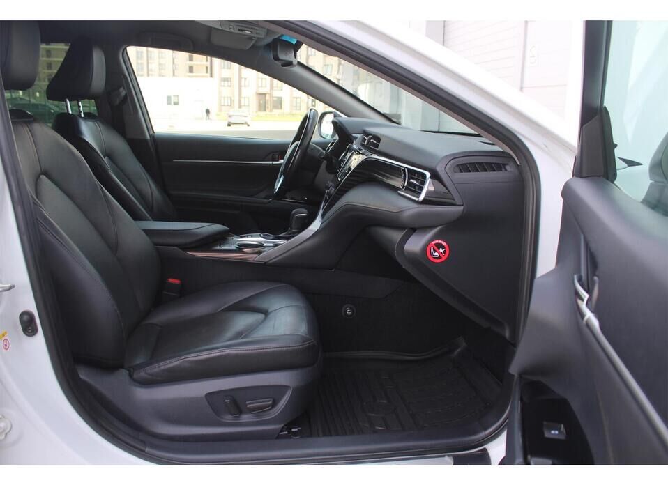 Toyota Camry, VIII (XV70) 2.5 AT (181 л.с.)