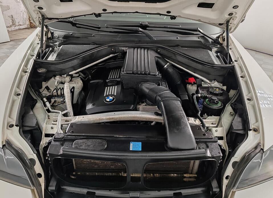 BMW X5, II (E70) 30i 3.0 AT (272 л.с.) 4WD