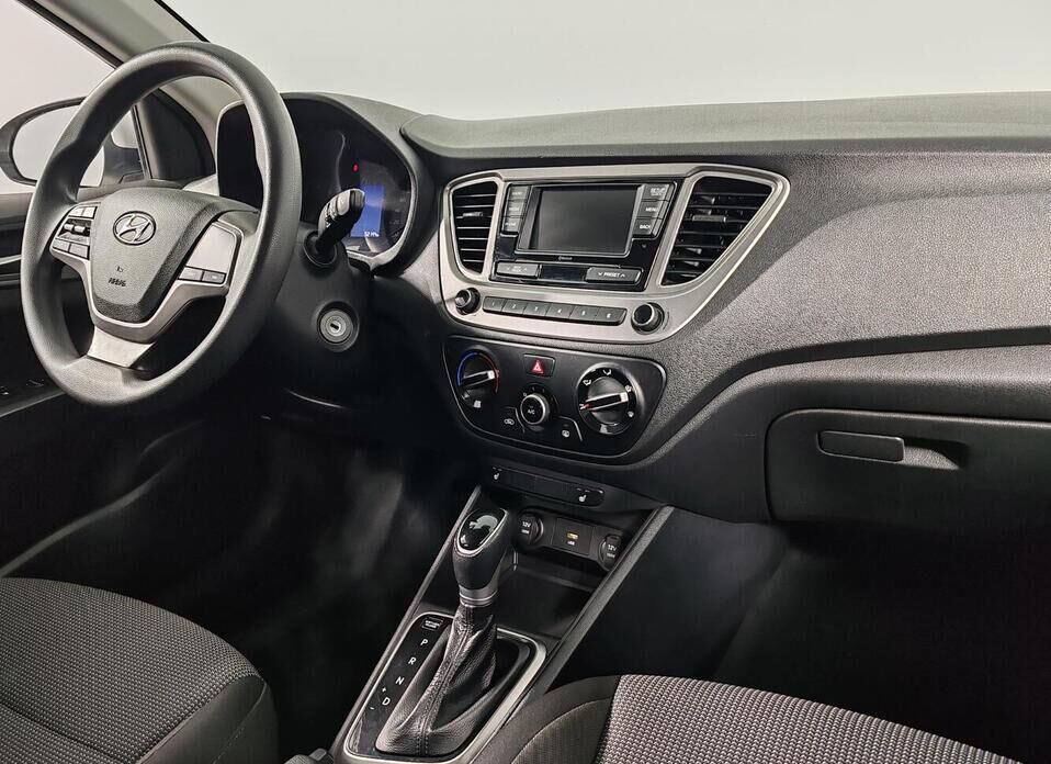 Hyundai Solaris, II Рестайлинг 1.6 AT (123 л.с.)