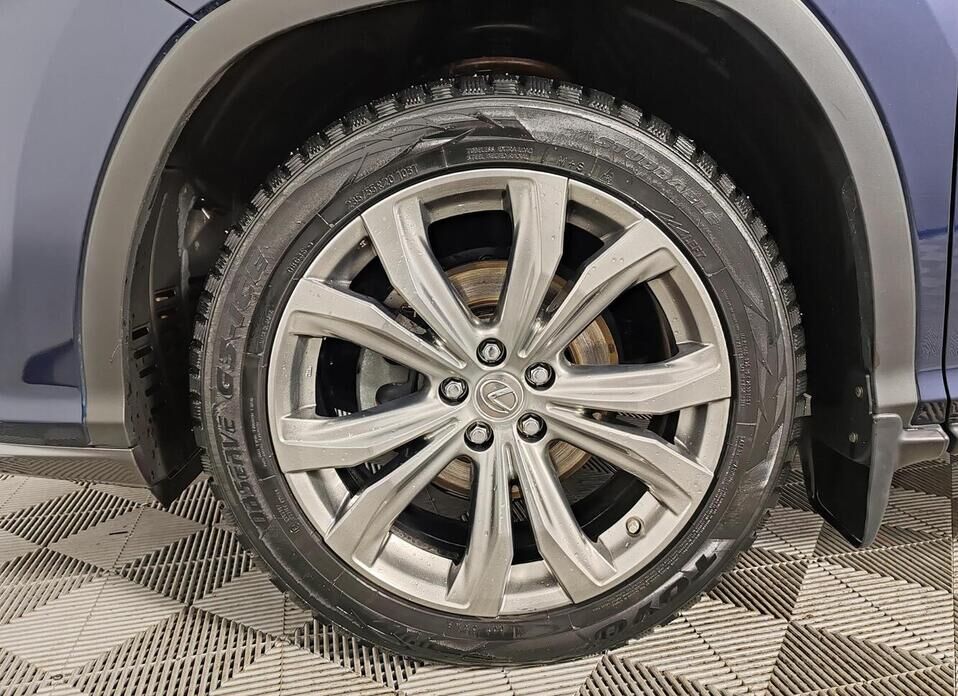 Lexus RX, IV 200t 2.0 AT (238 л.с.) 4WD