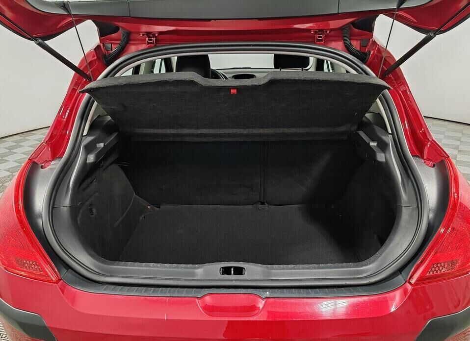 Peugeot 308 1.6 AT (120 л.с.)