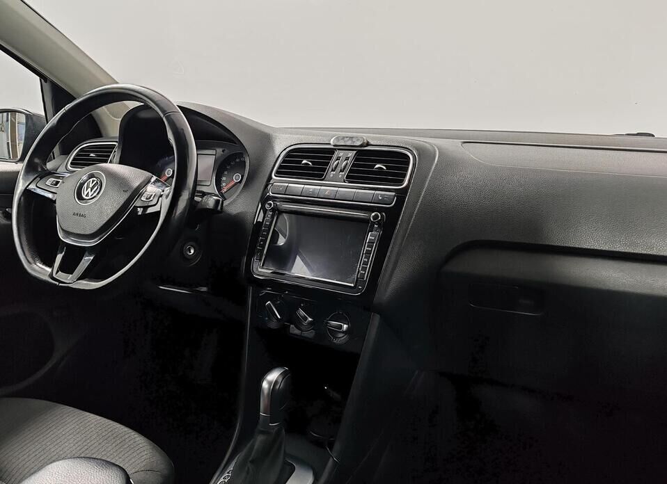 Volkswagen Polo, V Рестайлинг 1.6 AT (110 л.с.)