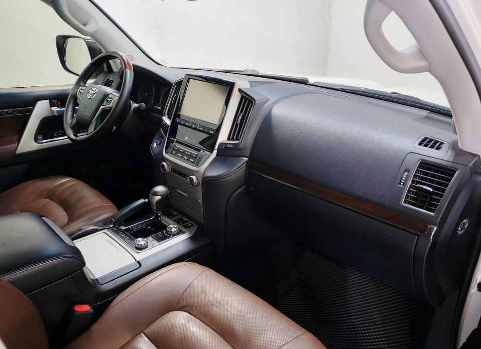 Toyota Land Cruiser, 200 Series Рестайлинг 2 4.5d AT (249 л.с.) 4WD