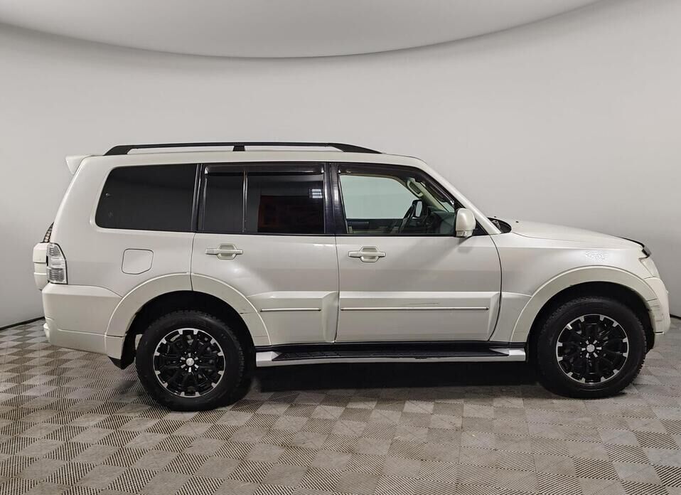 Mitsubishi Pajero, IV Рестайлинг 1 3.2d AT (200 л.с.) 4WD