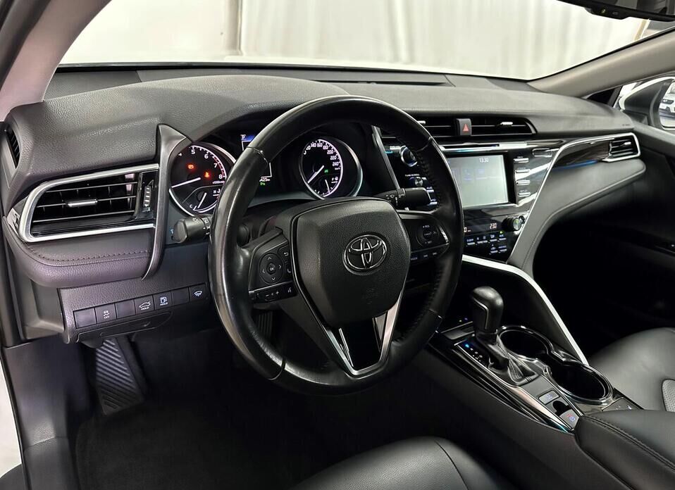 Toyota Camry 2.5 AT (181 л.с.)
