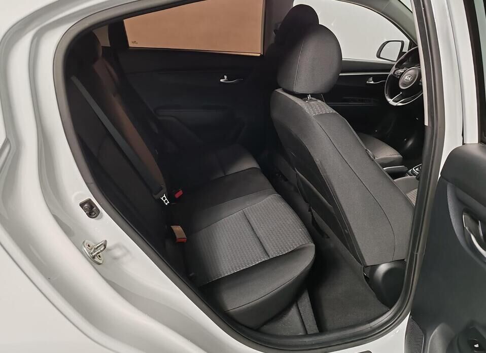 Kia Rio 1.6 AT (123 л.с.)