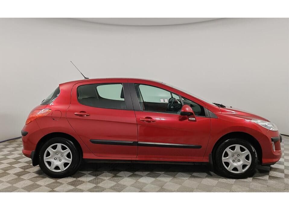 Peugeot 308 1.6 AT (120 л.с.)