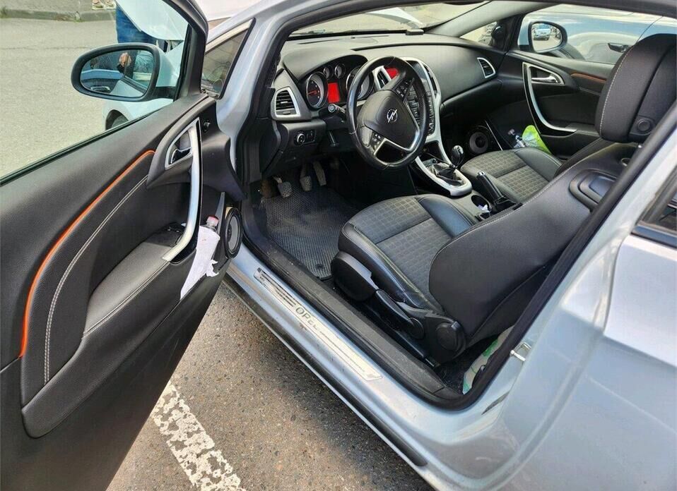 Opel Astra, J Рестайлинг GTC 1.6 MT (180 л.с.)
