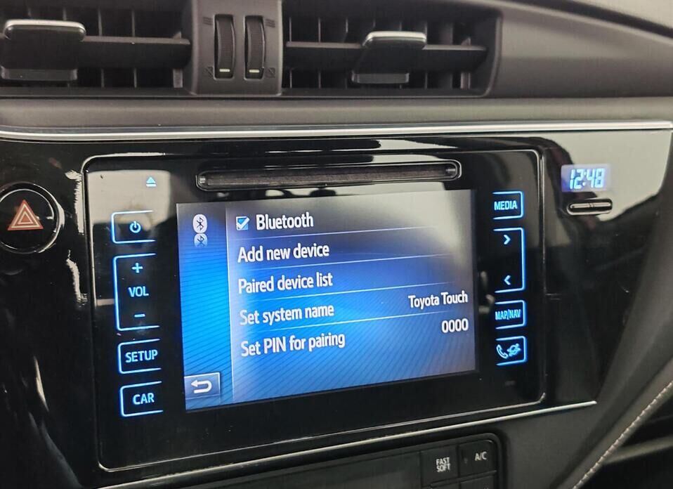 Toyota Corolla, XI (E160, E170) Рестайлинг 1 1.6 CVT (122 л.с.)