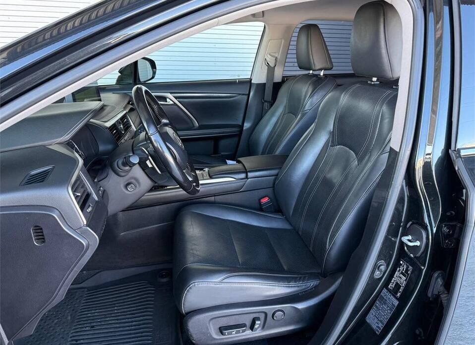 Lexus RX, IV Рестайлинг 300 2.0 AT (238 л.с.) 4WD