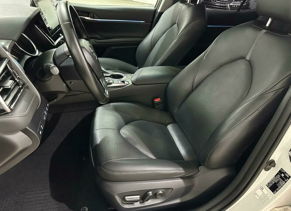 Toyota Camry 2.5 AT (200 л.с.)