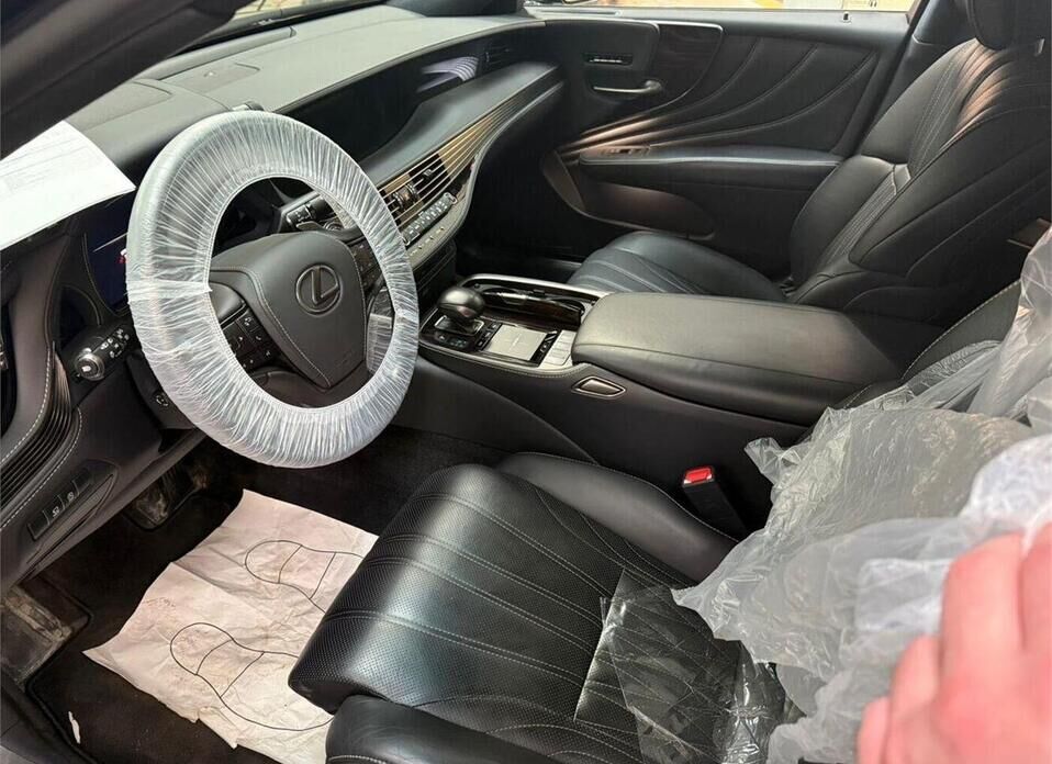 Lexus LS 500 3.4 AT (421 л.с.) 4WD