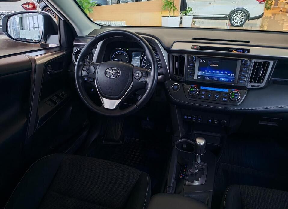 Toyota RAV4, IV (XA40) Рестайлинг 2.0 CVT (146 л.с.)