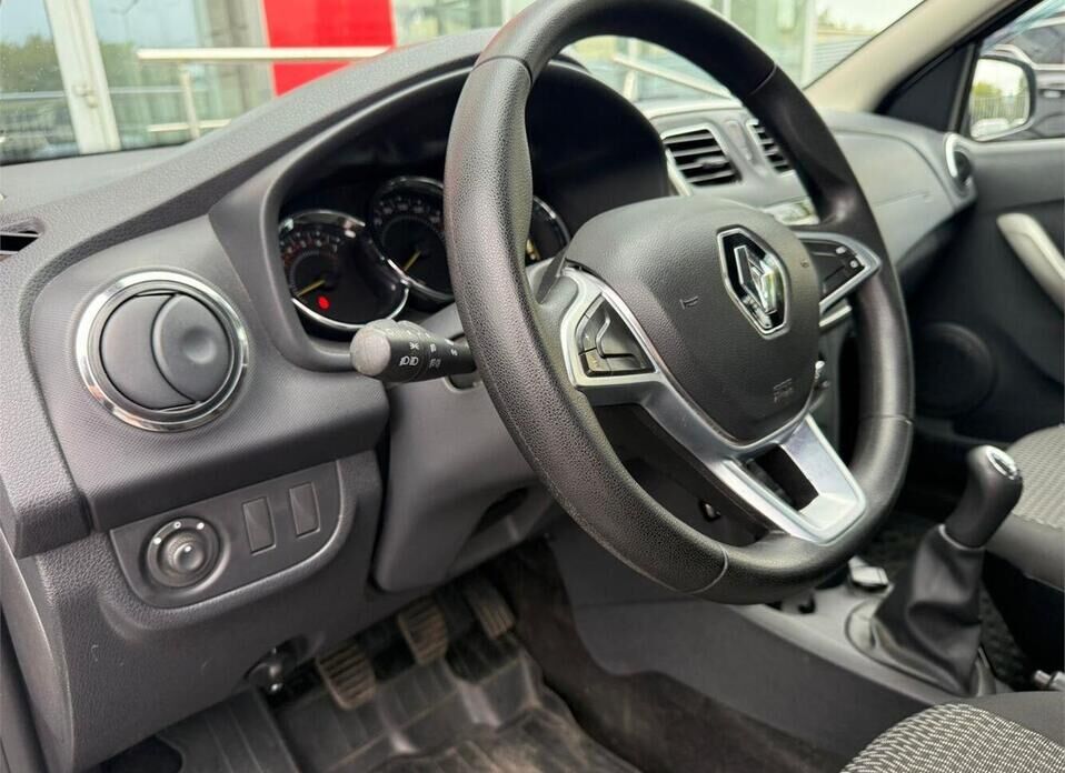 Renault Sandero Stepway 1.6 MT (82 л.с.)