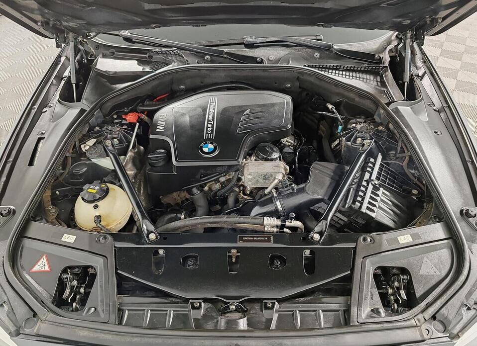 BMW 5 серии, VI (F10/F11/F07) Рестайлинг 520i 2.0 AT (184 л.с.)