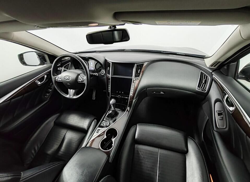 Infiniti Q50 2.0 AT (211 л.с.)