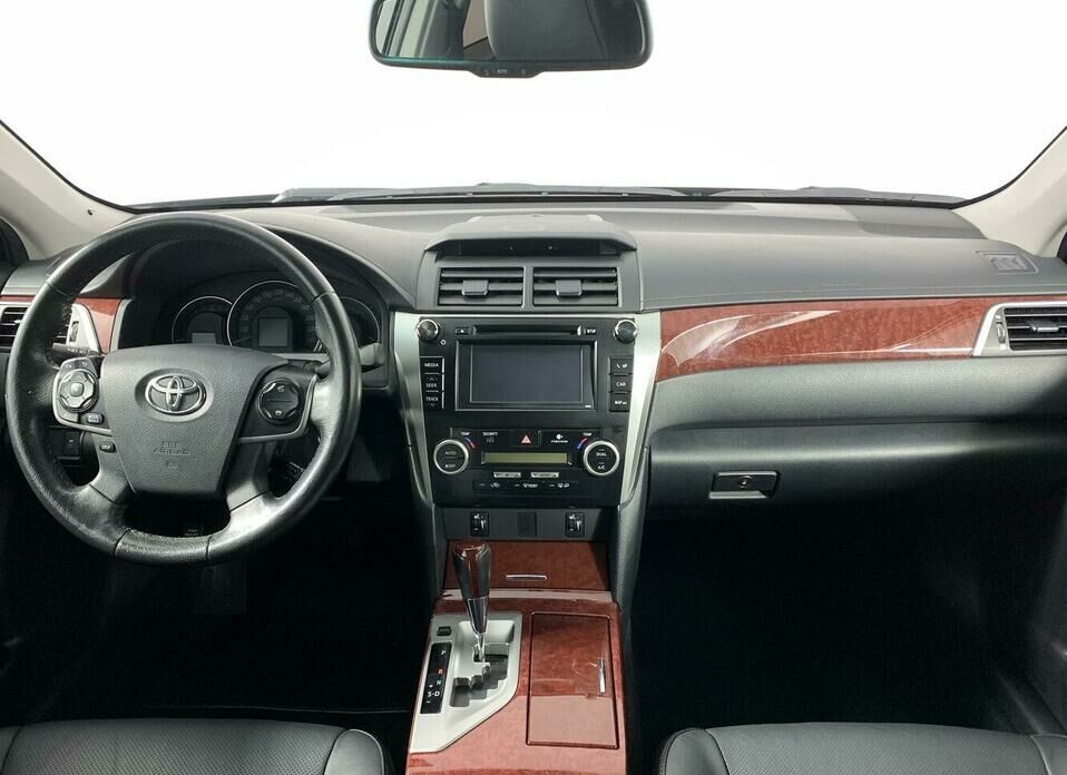 Toyota Camry 2.5 AT (181 л.с.)