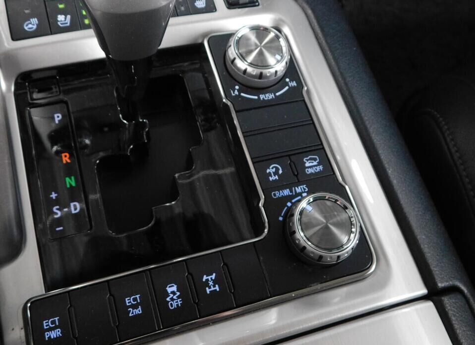Toyota Land Cruiser, 200 Series Рестайлинг 2 4.5d AT (249 л.с.) 4WD