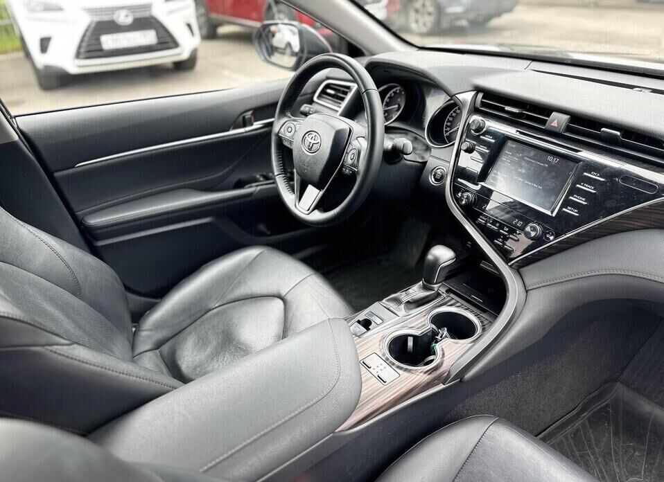 Toyota Camry 2.5 AT (181 л.с.)