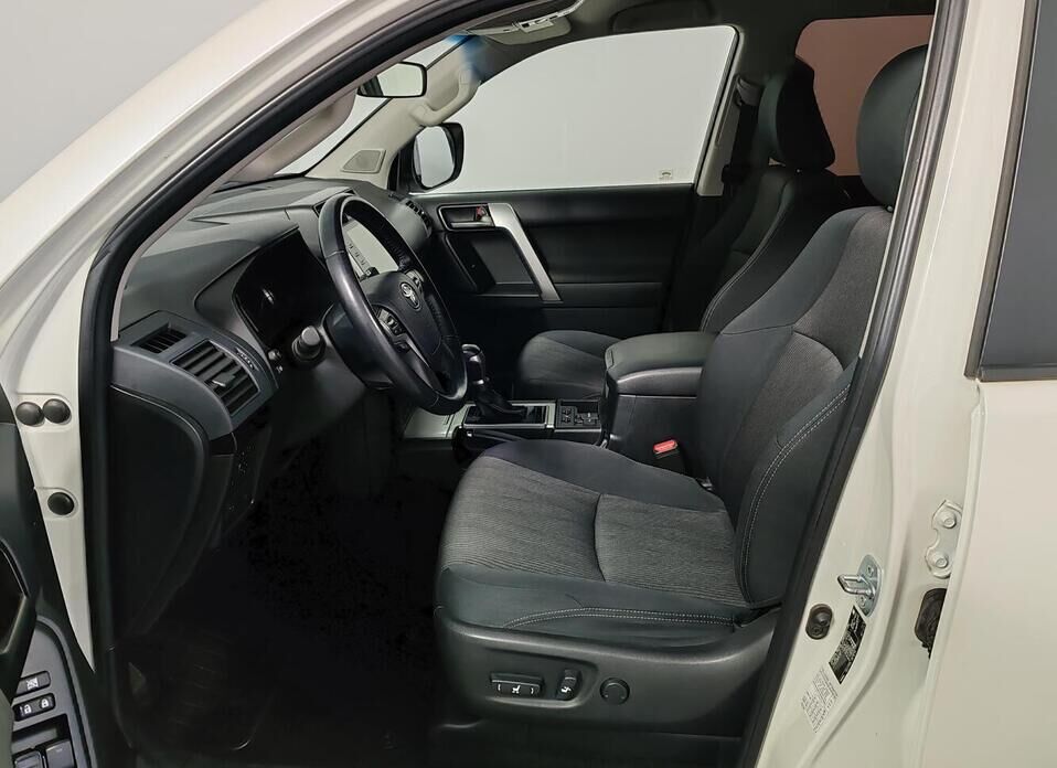 Toyota Land Cruiser Prado, 150 Series Рестайлинг 3 2.8d AT (200 л.с.) 4WD